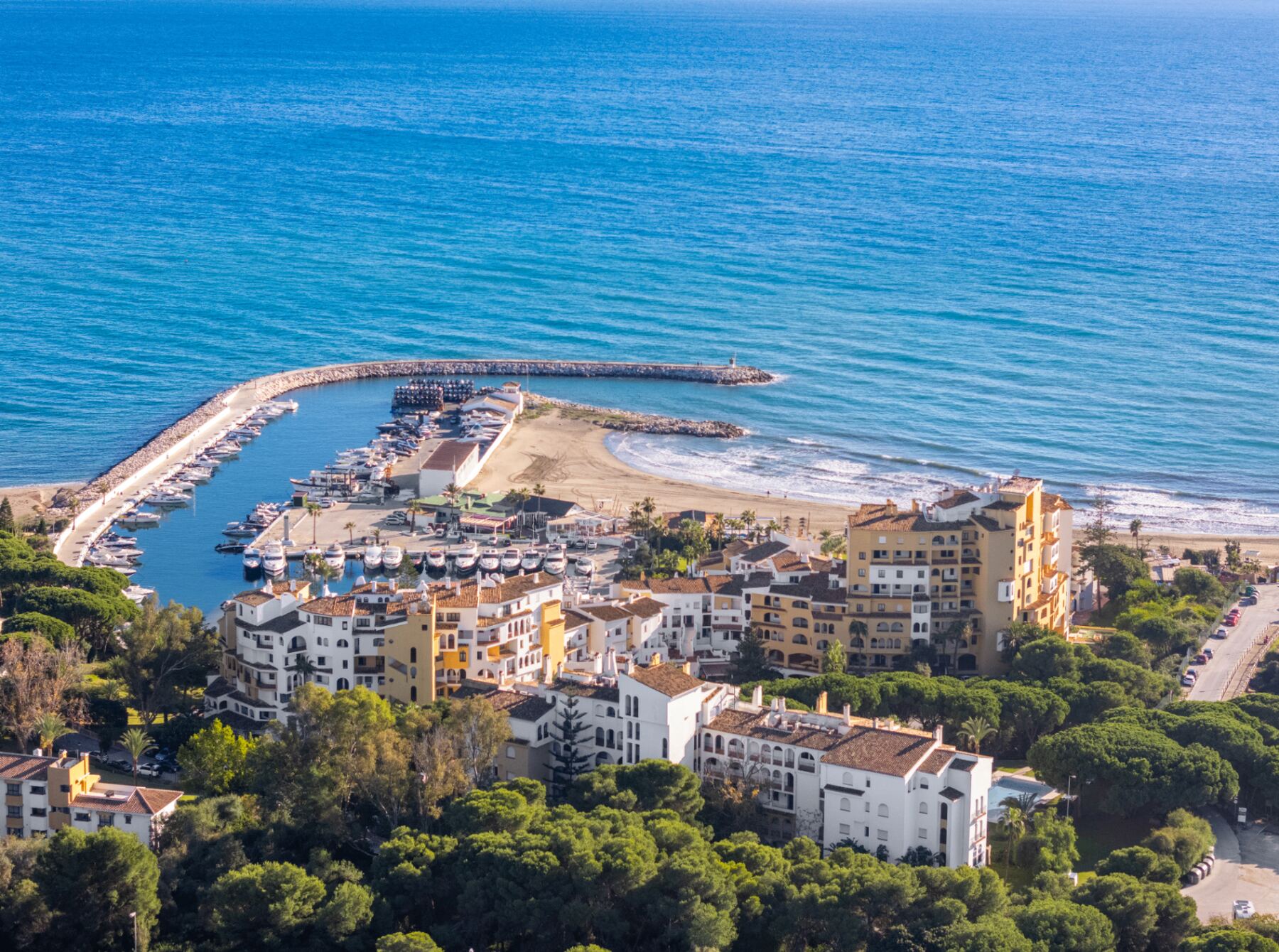 Cabopino Marina surroundings